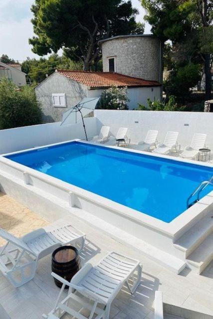 Sea-Views Brazza Apartments With Private Pool Милна Екстериор снимка