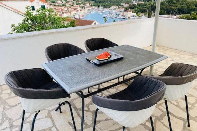 Sea-Views Brazza Apartments With Private Pool Милна Екстериор снимка