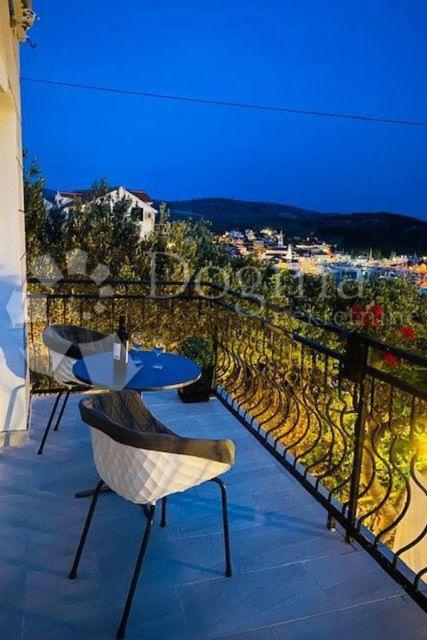 Sea-Views Brazza Apartments With Private Pool Милна Екстериор снимка