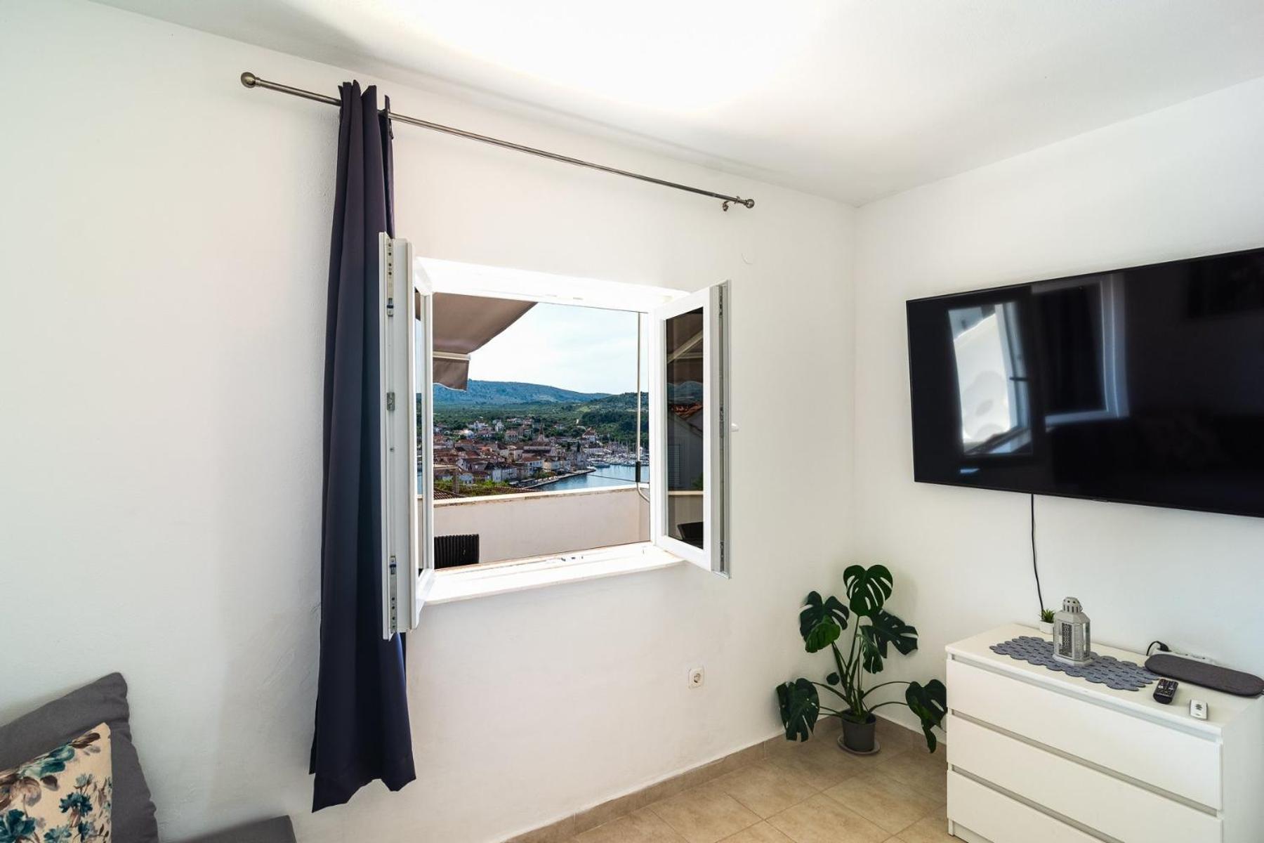 Sea-Views Brazza Apartments With Private Pool Милна Екстериор снимка