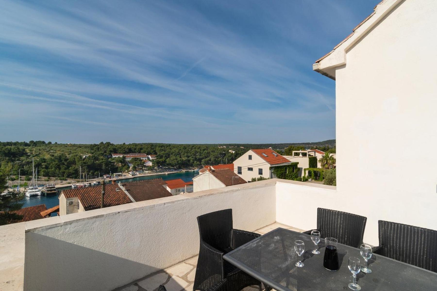 Sea-Views Brazza Apartments With Private Pool Милна Екстериор снимка