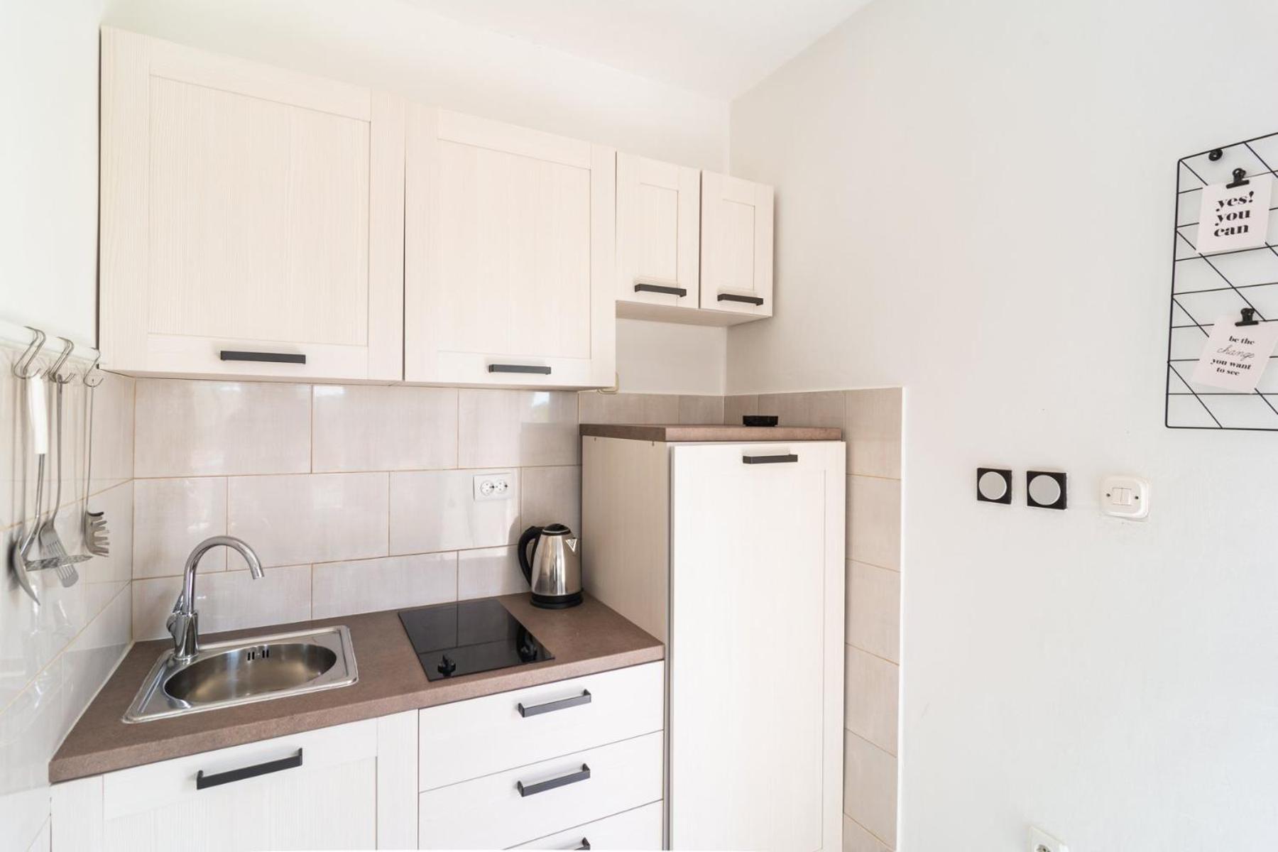 Sea-Views Brazza Apartments With Private Pool Милна Екстериор снимка
