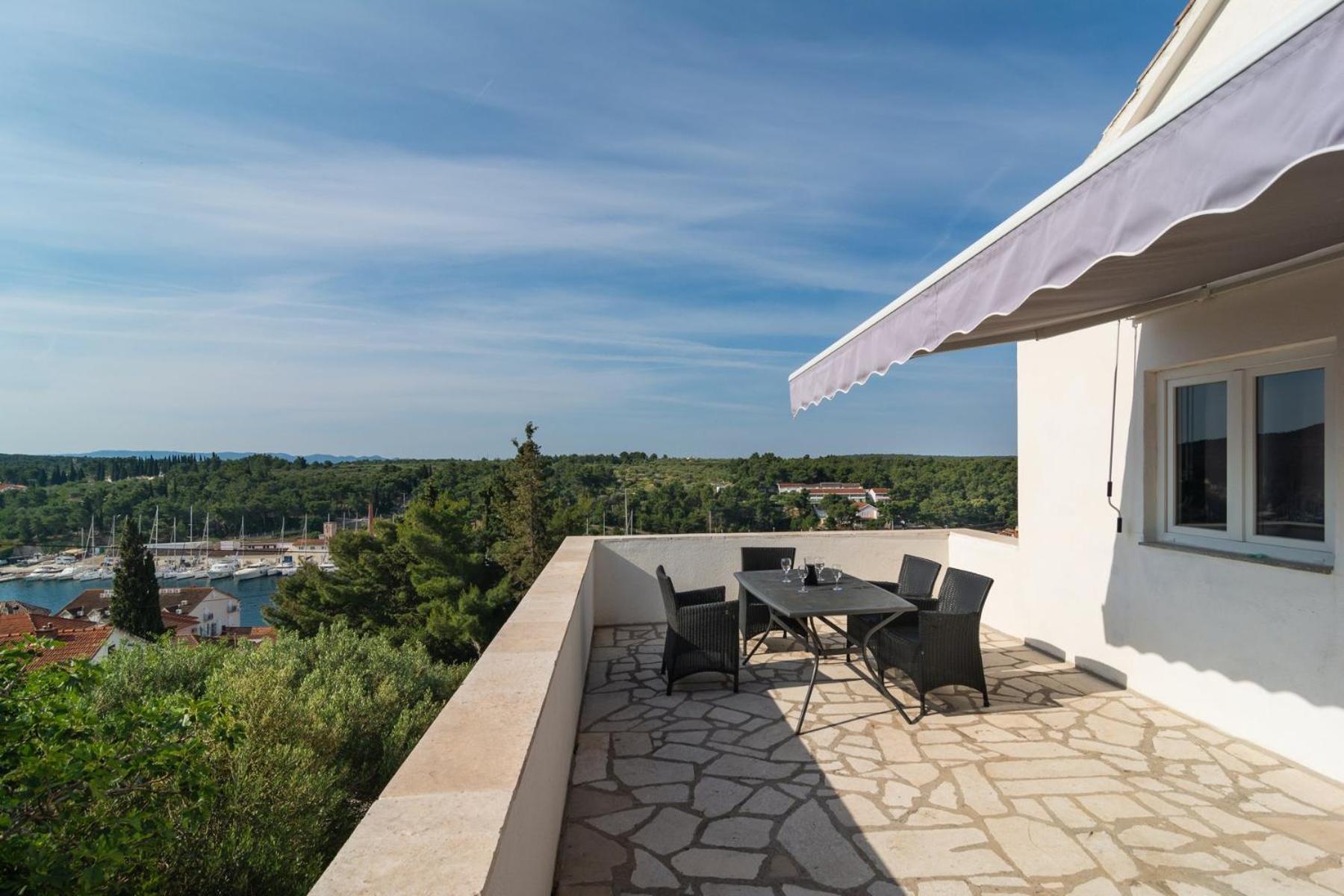 Sea-Views Brazza Apartments With Private Pool Милна Екстериор снимка