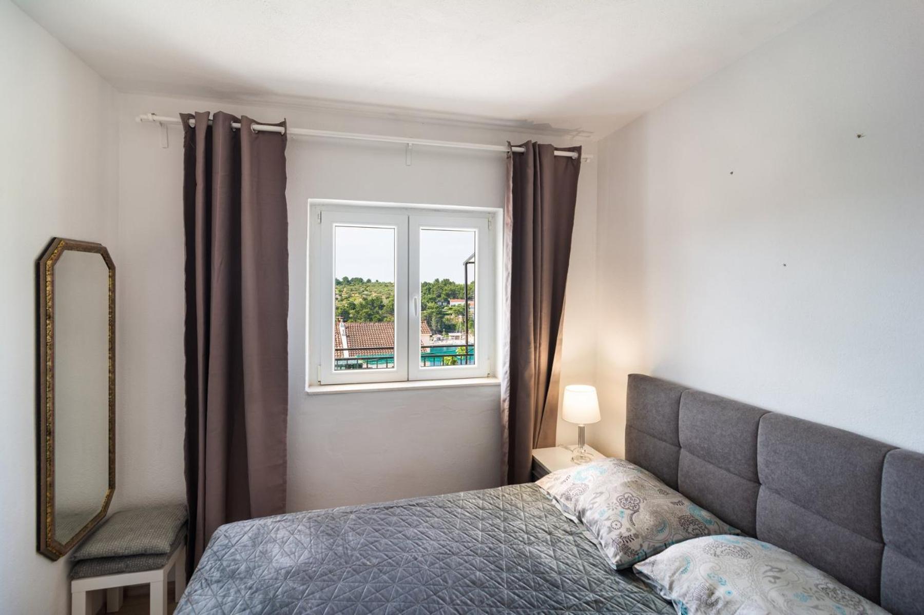 Sea-Views Brazza Apartments With Private Pool Милна Екстериор снимка